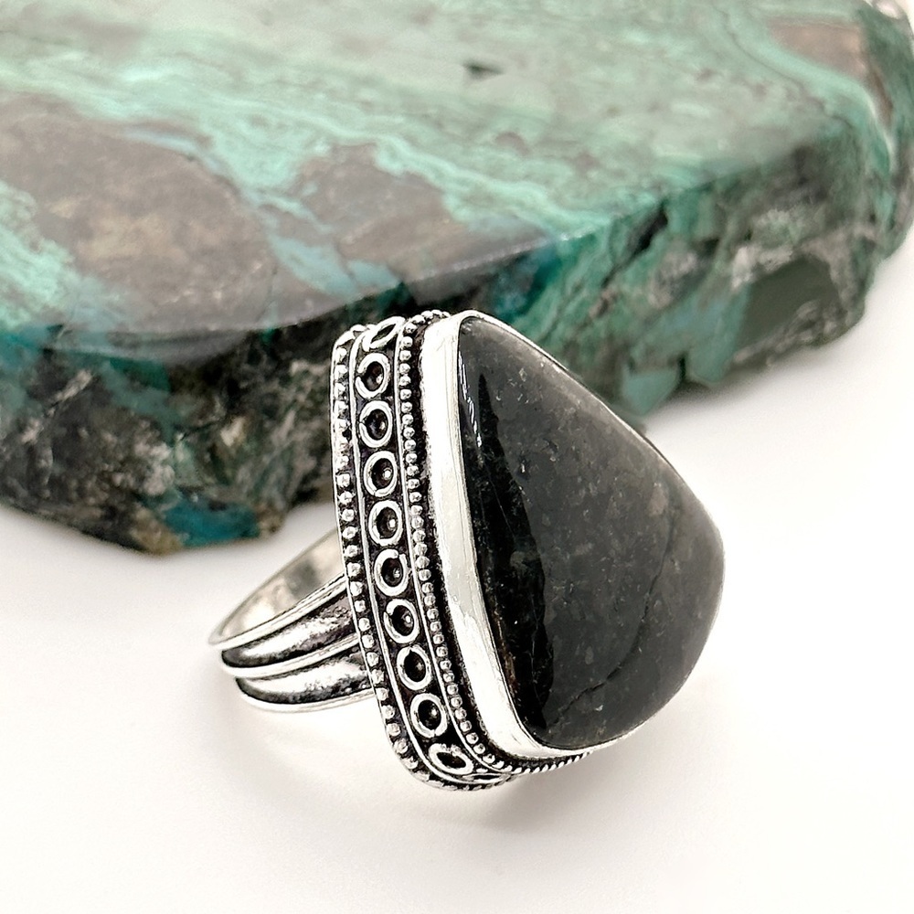 RARE Nuumite “Sorcerer’s Stone” Silver 925 Artisan Crystal Ring